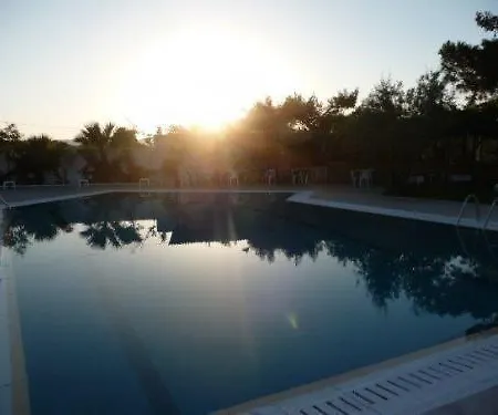 ホテル Atalanti Boutique - Adults Only 4*